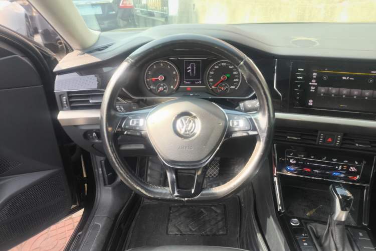 Used Volkswagen Passat 2020 330TSI Elite Edition China VI
