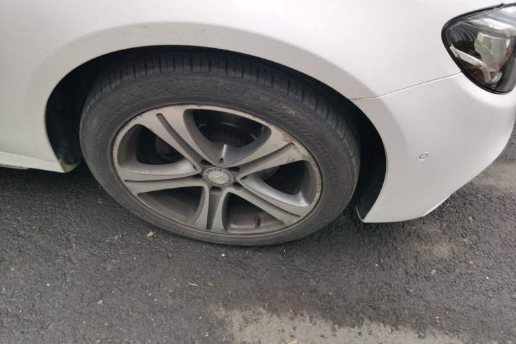 Used Mercedes-Benz E-Class 2016 E 200 L Sport Edition Right Front Wheel Hub