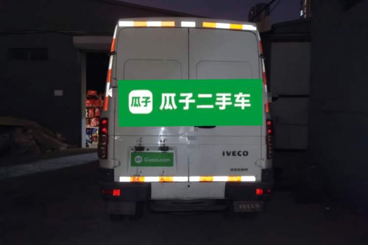 Used Iveco Daily 2017 2.8T V35 Box Truck Low Roof 3-Seater Model 43S5 Rear