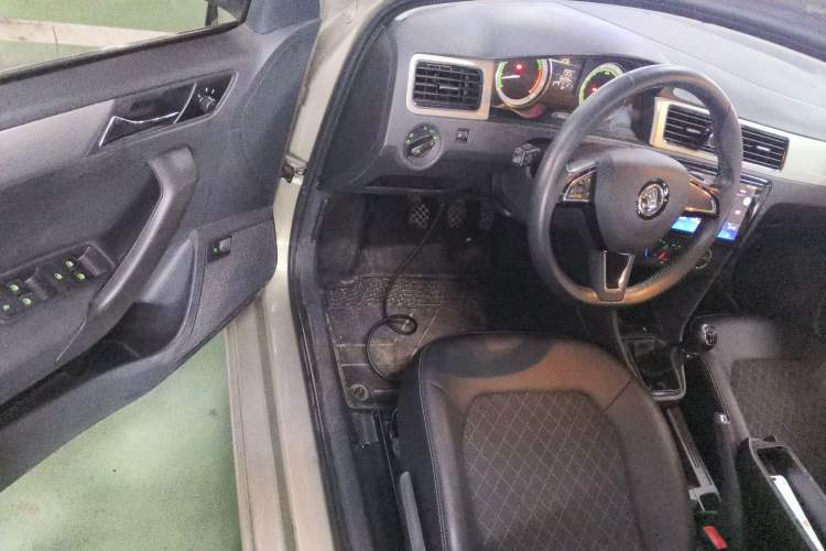 Used Skoda Rapid 2018 1.6L Manual Comfort Edition Driver Seat