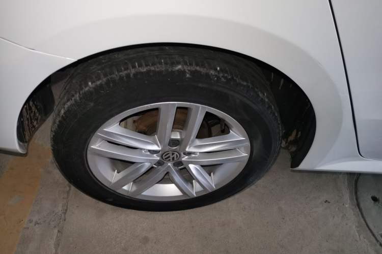 Used Volkswagen Gran Lavida 2015 1.6L Automatic Comfort Edition Exterior 5