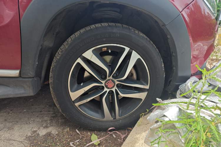 Used BYD Tang New Energy 2015 2.0T Four-Wheel-Drive Flagship Model
