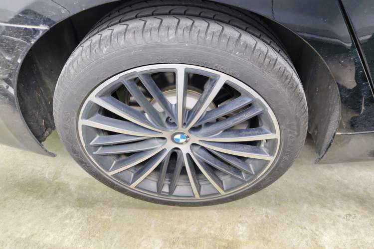Used BMW 5 Series 2022 Restyled 530Li Leading Edition M Sport Package Right Rear Wheel Hub