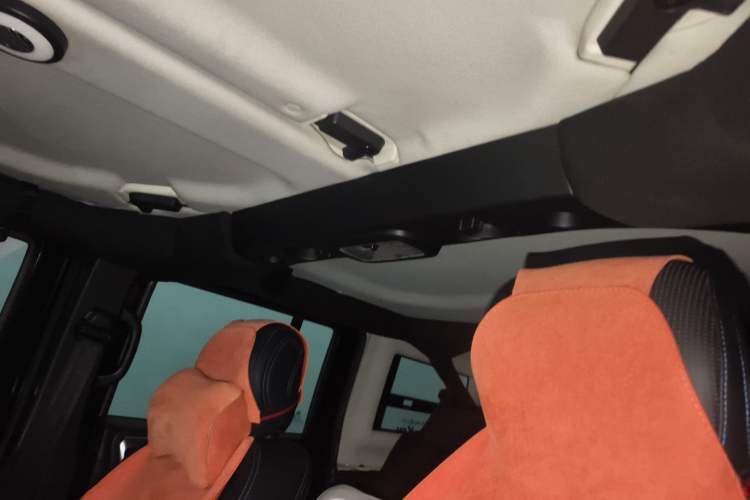 Used BAIC Off-Road BJ40 2019 2.0T Automatic Four-Wheel Drive Urban Hunter Edition Premium Model China V Emission Standard
