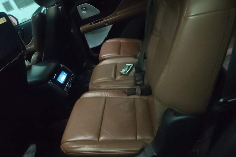 Used Lincoln Aviator New Energy 2020 3.0T V6 All-Wheel-Drive High-Performance Plug-in Hybrid Left Rear Seat