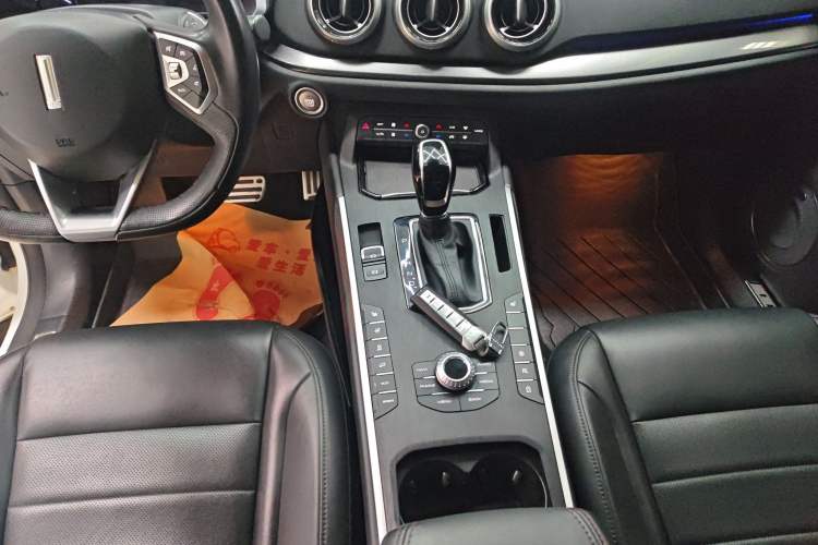 Used Wey VV5 2019 Upgraded Model 2.0T Two-Wheel Drive Ultra-Luxury Version China V Standard