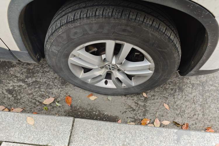 Used Volkswagen Tiguan 2015 1.8TSI Automatic Two-Wheel Drive Trend Edition Right Front Wheel Hub