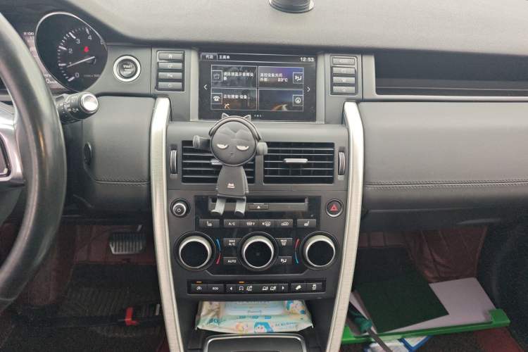 Used Land Rover Discovery Sport 2015 2.0T SE Audio And AC Panel