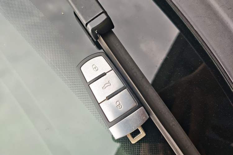 Used Volkswagen Magotan 2012 Facelift 2.0 TSI Prestige Model