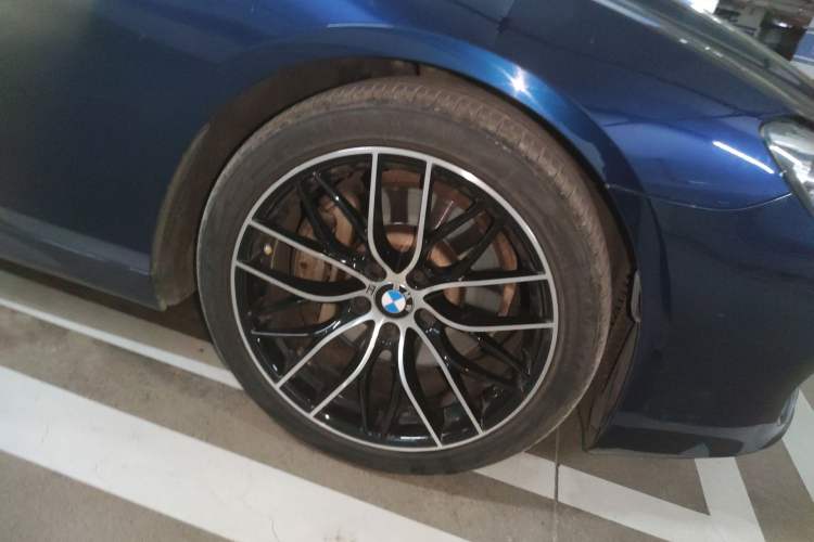 Used BMW 6 Series 2012 640i two-door coupe Right Front Wheel Hub