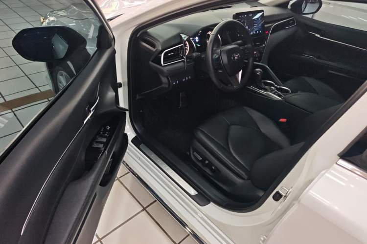 Used Toyota Camry 2023 2.0G Luxury Edition