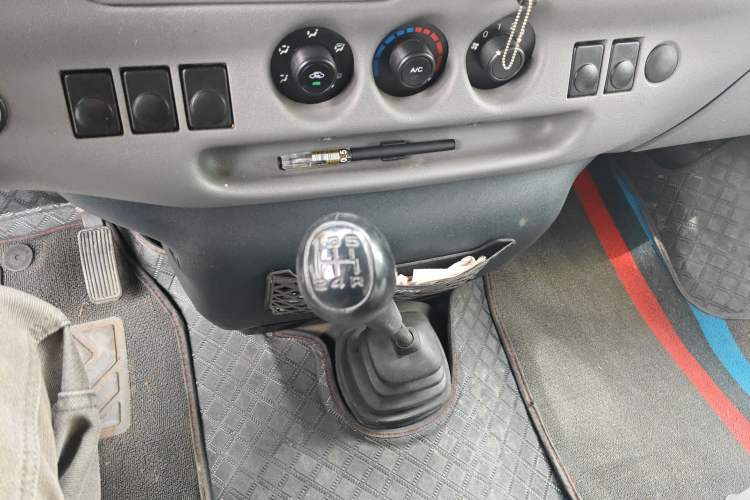 Used Ford Classic Transit 2016 2.8T Diesel Short-Wheelbase 6-Seater Mid-Roof Multifunction Vehicle JX493ZLQ4
