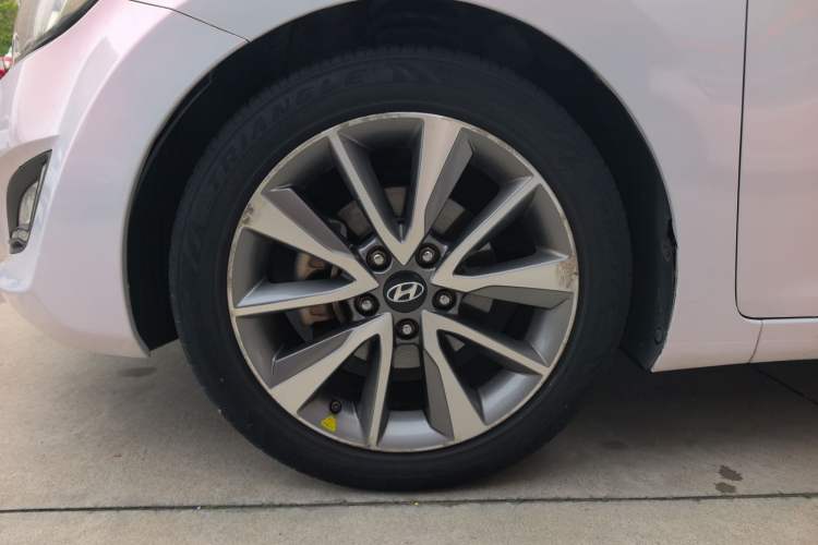 Used Hyundai Elantra (5th Generation / Langdong) 2015 1.6L Automatic Leading Model Left Front Wheel Hub