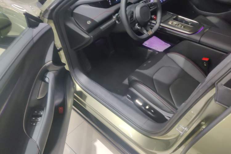 Used Xiaomi Auto SU7 2024 Rear-Drive Long-Range Intelligent Driving Version Driver Seat