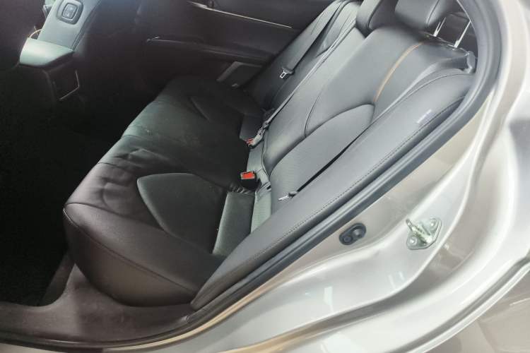 Used Toyota Camry 2021 2.0G Luxury Edition
