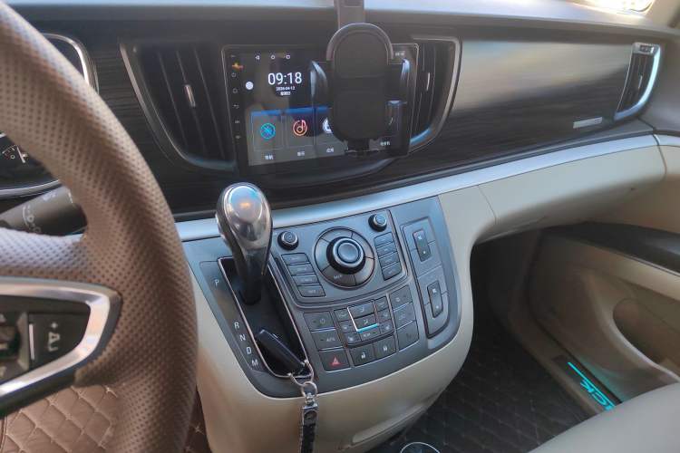 Used Buick GL8 2011 3.0L GT Luxury Business Haoya Edition Audio And AC Panel