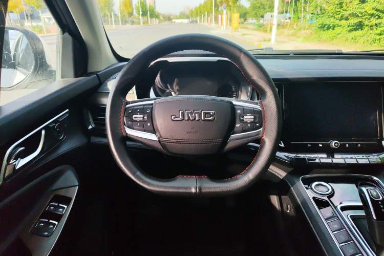 Used JMC Yuhu 9 2019 2.0T Automatic Gasoline Two-Wheel Drive Comfort Edition