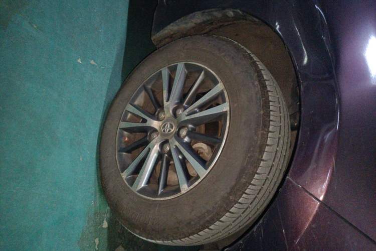 Used Toyota Levin 2016 Dual-Engine 1.8H GS E-CVT Elite Model with Sunroof Right Front Wheel Hub