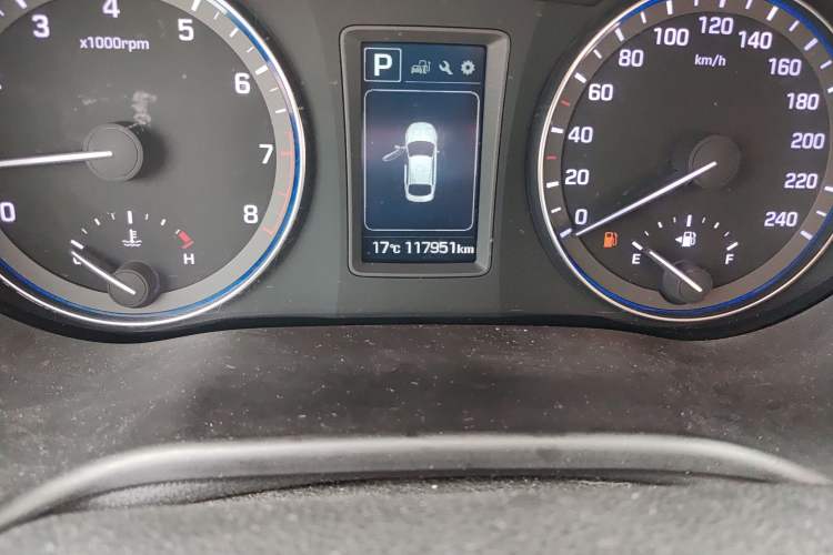 Used Hyundai Mistra 2016 1.8L Automatic Smart GLS Odometer Close Up