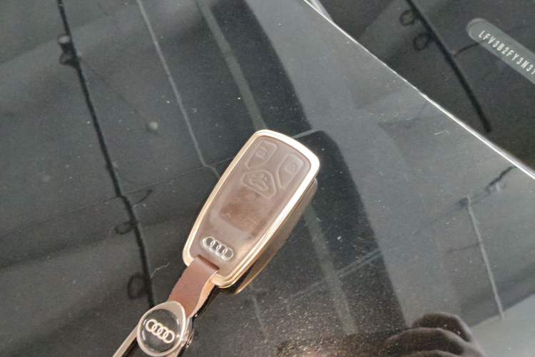 Used Audi Q5L 2022 Updated Version 40T Luxury Elegant Edition Vehicle Key