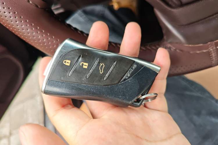 Used Lexus ES 2018 300h Premier Edition China VI Standard Vehicle Key