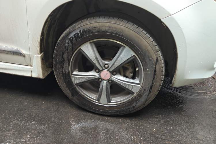 Used Haval H6 2013 Upgraded Model 2.4L Automatic Two-Wheel Drive Elite Version Right Front Wheel Hub