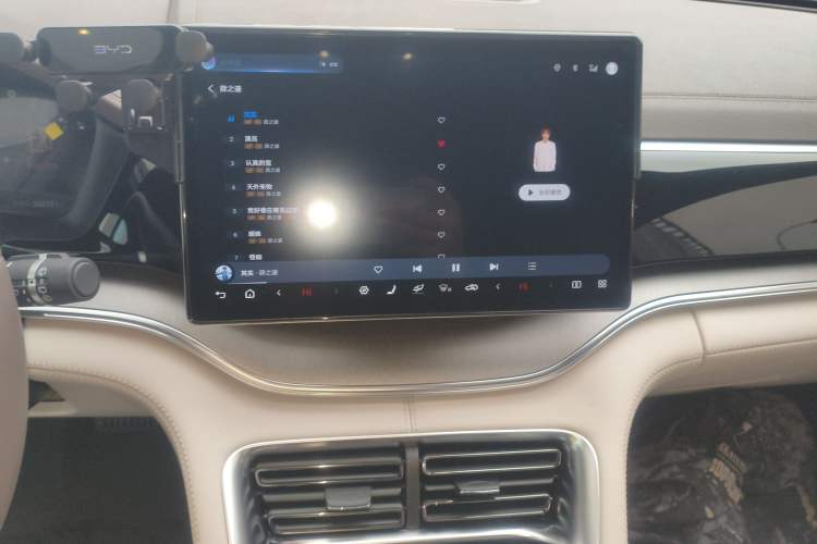 Used BYD Song PLUS New Energy 2024 HONOR Edition DM-i 110km Flagship PLUS
