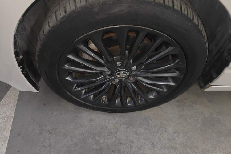 Used Toyota Avalon 2019 2.0L XLE Premium Edition China VI Left Front Wheel Hub