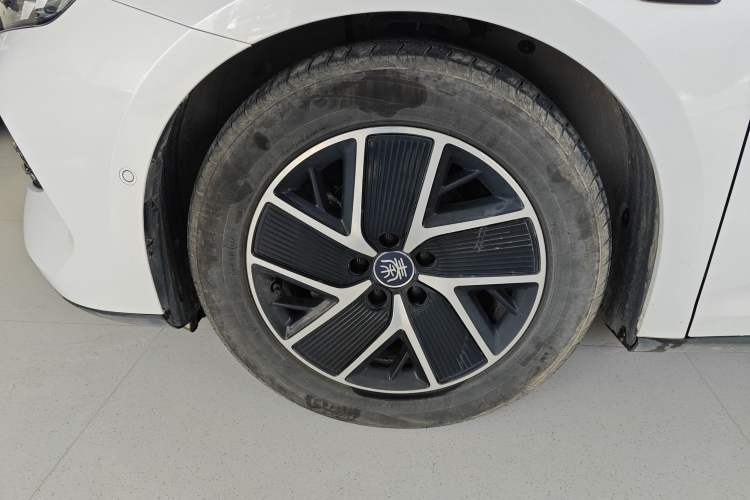 Used BYD Qin L 2025 DM-i Smart Drive 80KM Superior Model Left Front Wheel Hub