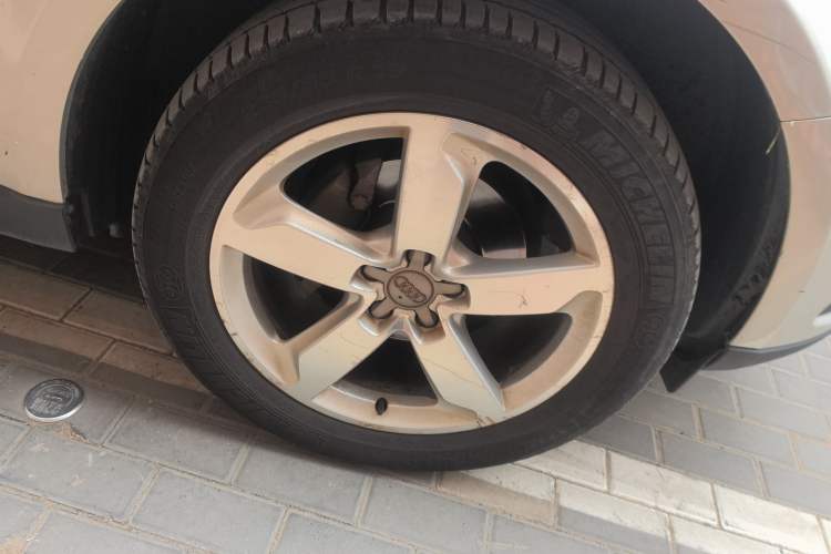 Used Audi Q5 2013 40 TFSI Comfort Edition Right Front Wheel Hub