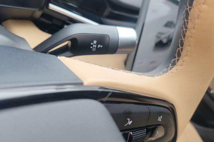 Used Geely Galaxy L6 2024 125km PLUS Dragon Edition Gear Lever