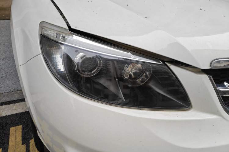 Used BYD S6 2014 2.0L Manual Luxury 5-Seater Right Front Headlight