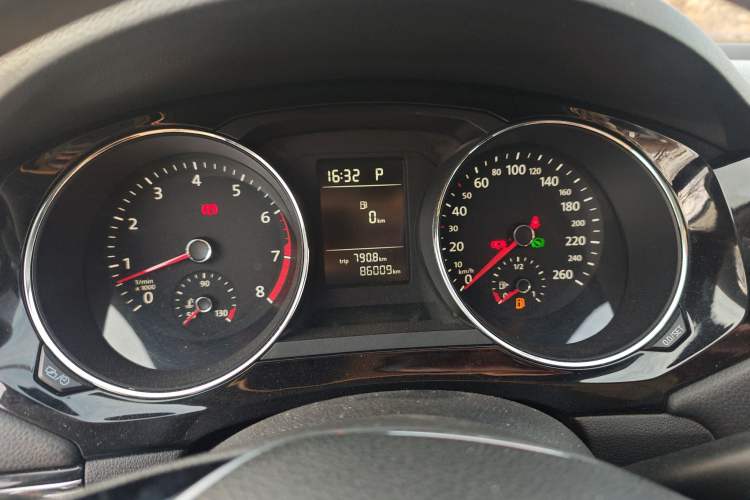 Used Volkswagen Sagitar 2015 230TSI Automatic Comfort Version