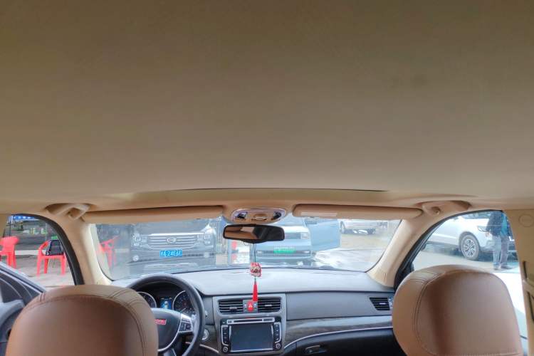 Used Haval H8 2015 2.0T Two-Wheel-Drive Luxury Version Headliner