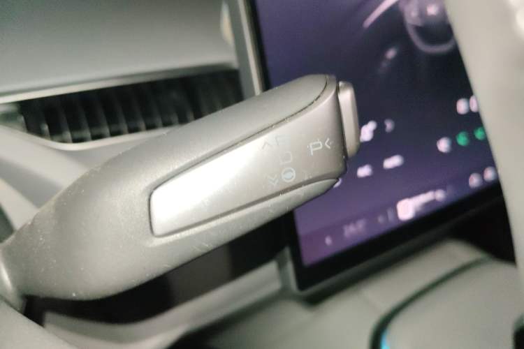 Used XPeng MONA M03 2024 620 with Ultra-Long Range Gear Lever