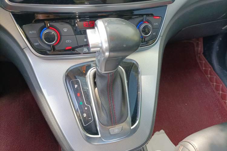 Used Haval H6 2017 Red-Label Sport Edition 1.5T Automatic Two-Wheel Drive Luxury Model Gear Lever