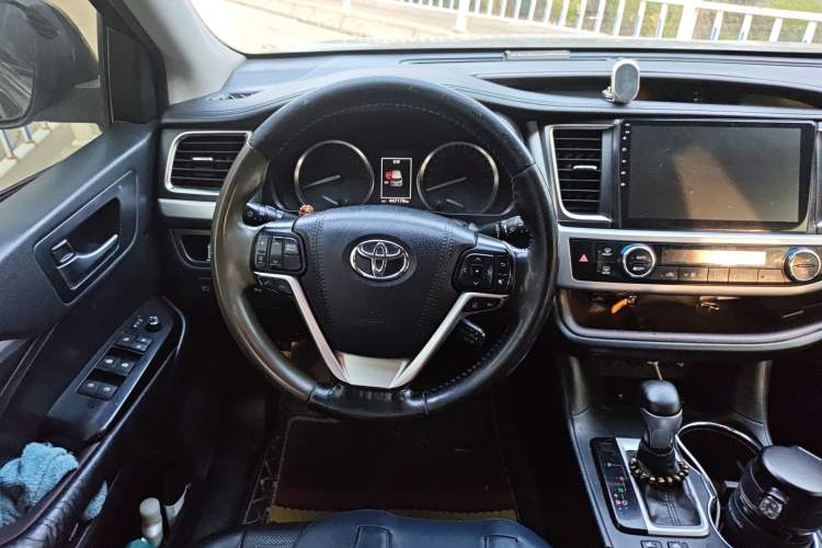 Used Toyota Highlander 2018 2.0T Four-Wheel Drive Luxury Edition 7 Seats China V Emission Standard