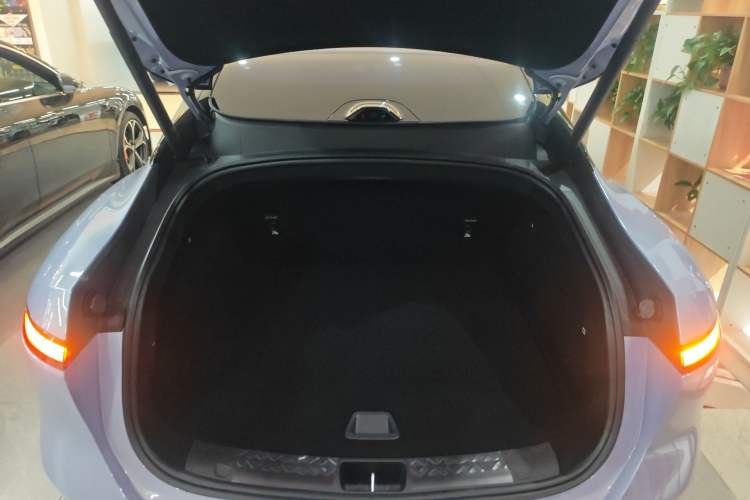 Used Avatr 06 2025 Pro Range-Extended Edition Trunk