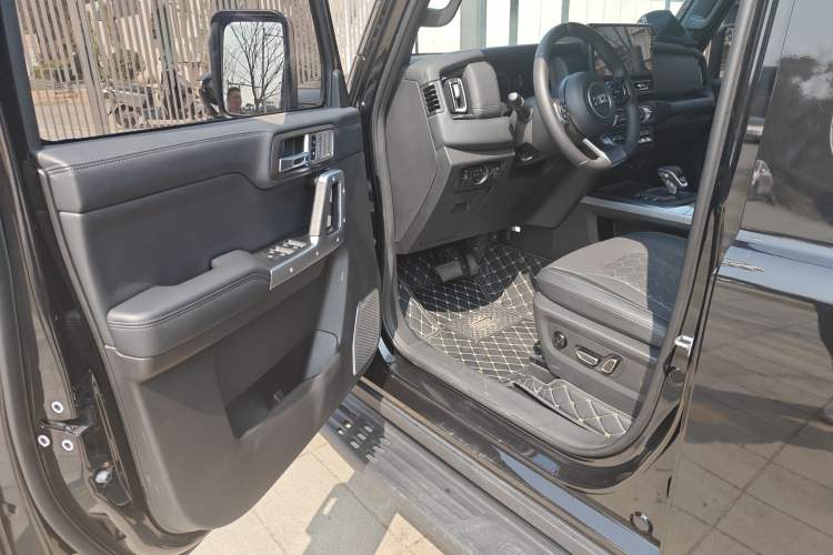 Used 212 T01 2025 2.0T Changfeng Driver Seat