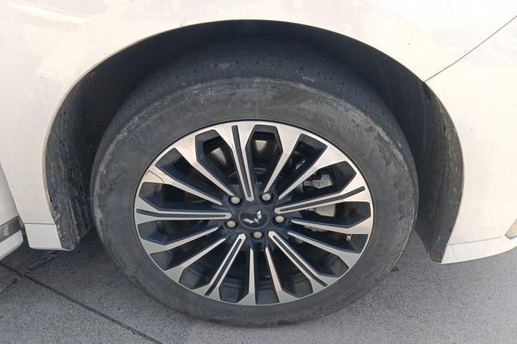Used Wuling Victory 2023 2.0L DHT Luxury Edition Right Front Wheel Hub