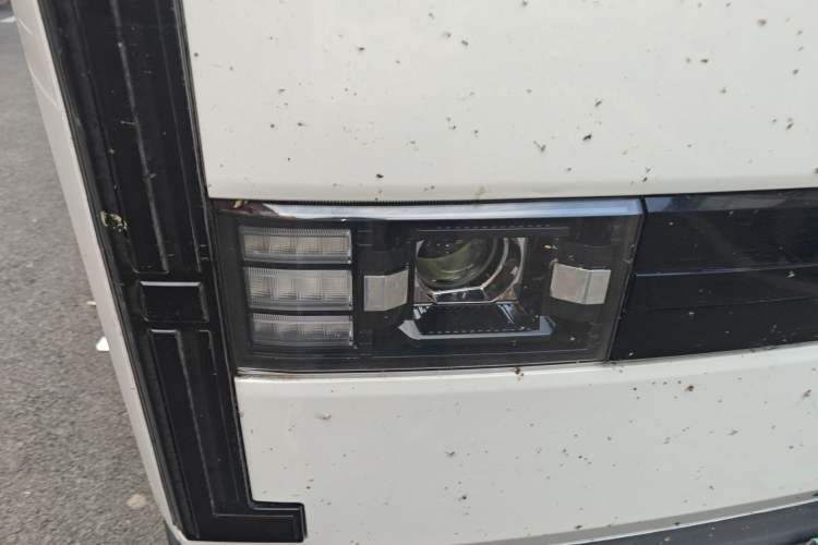 Used SRM New Energy E3 2025 Fudi 310KM Practical Passenger Vehicle Right Front Headlight