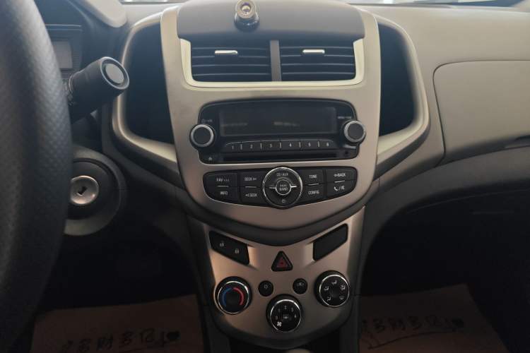 Used Chevrolet Aveo Sonic 2014 Sedan 1.4SL AT Stylish Sunroof Edition Audio And AC Panel