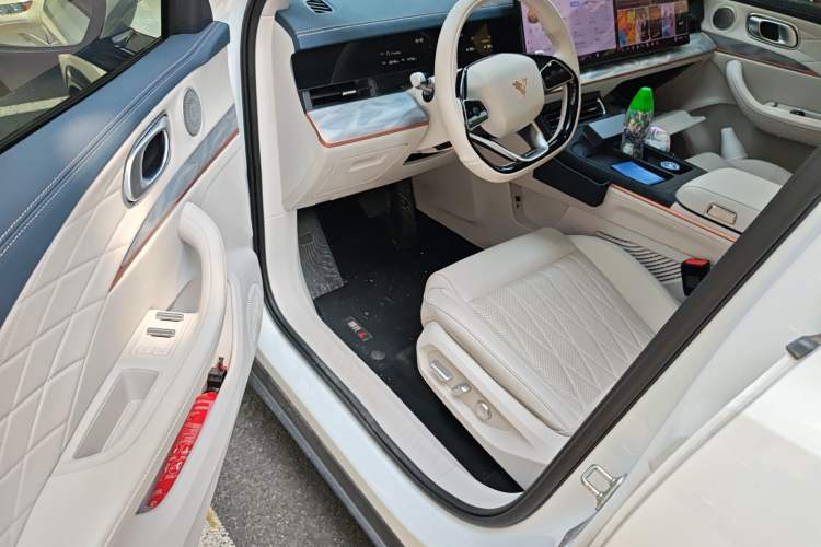 Used NETA L 2024 Extended-Range 310 Flash-Charge Red Edition
