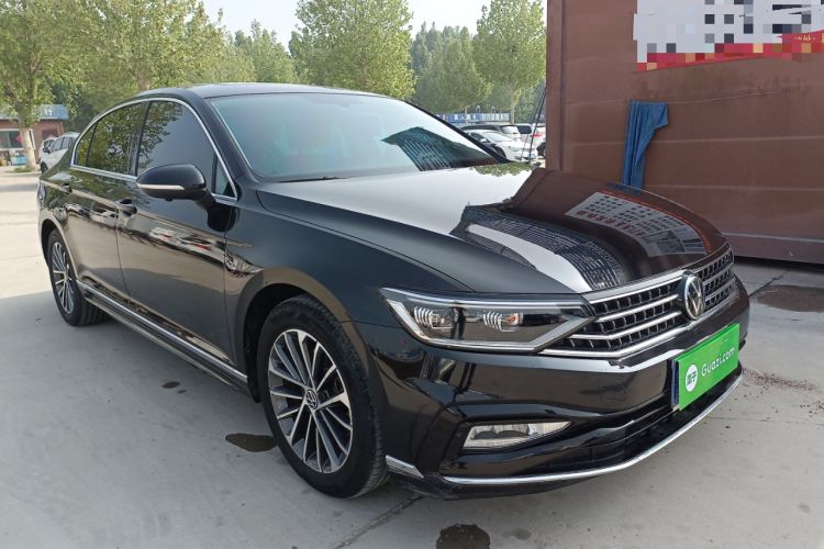 Used Volkswagen Magotan 2023 2 Million Units Limited Edition 330TSI DSG Leading Version Front Right 45 Deg