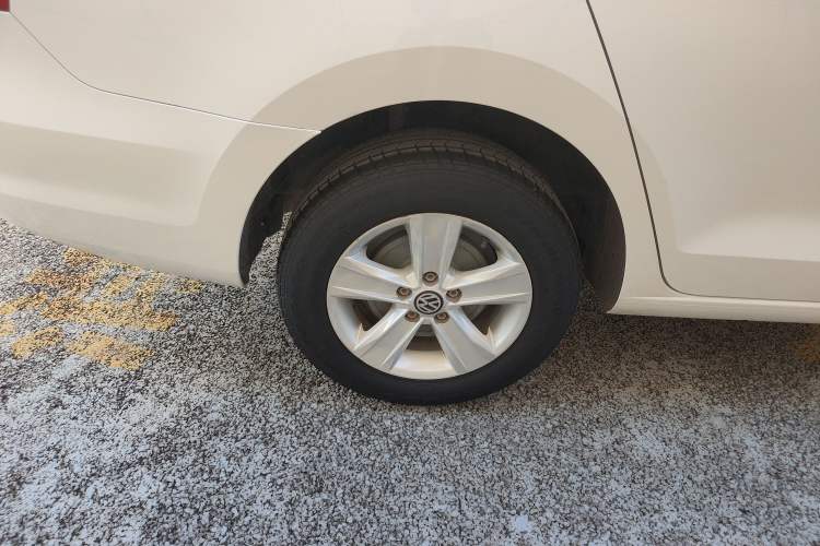 Used Volkswagen Jetta 2015 Zhuihui Edition 1.4L Manual Fashion Model
