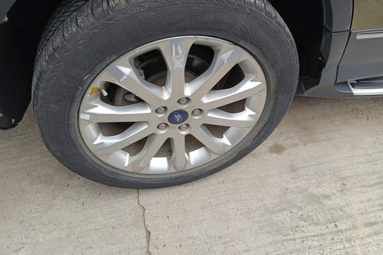 Used Ford Kuga 2013 2.0L GTDi Four-Wheel Drive Premium Model Right Front Wheel Hub