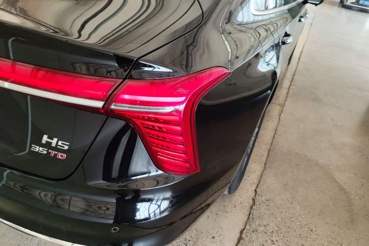 Used Hongqi H5 2024 1.5T DCT Smart Connect Flagship Edition Right Rear Taillight