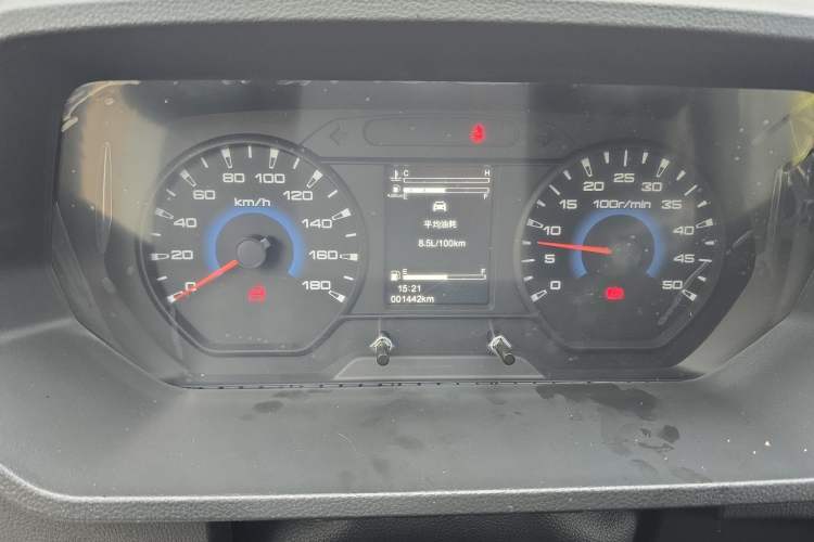 Used Iveco Daily 2023 2.5T A35M1 Short Wheelbase Low-Roof Single-Tire Side-Sliding Door 5-9 Seats
