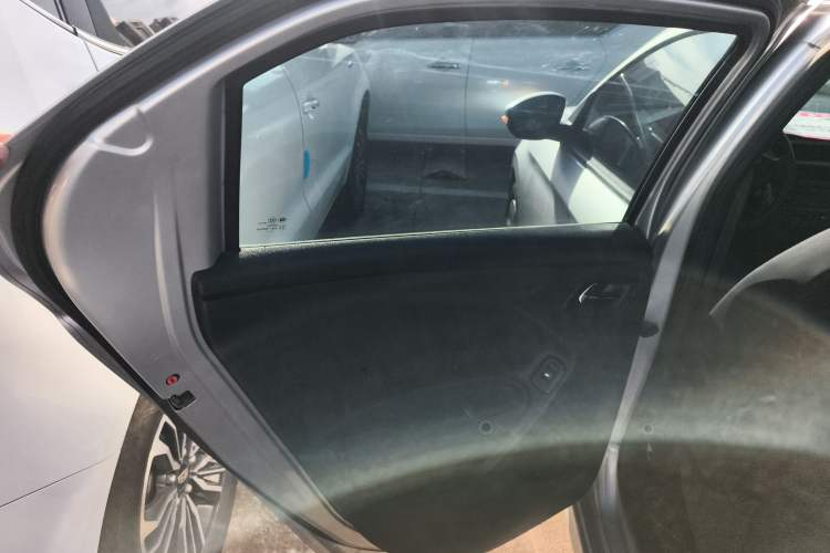 Used Peugeot 301 2014 1.6L Automatic Comfort Edition
