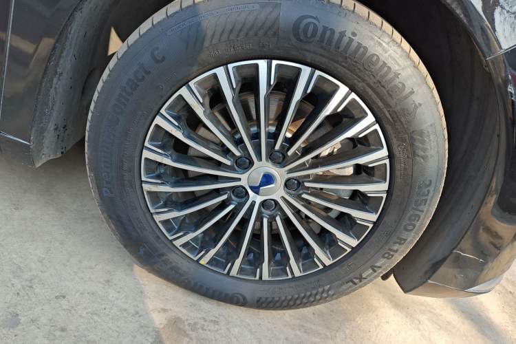 Used Denza D9 2022 DM-i 970 Four-Wheel Drive Prestige Model
